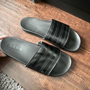 MEN'S ADIDAS ESSENTIALS ADILETTE COMFORT SLIDE SANDALS